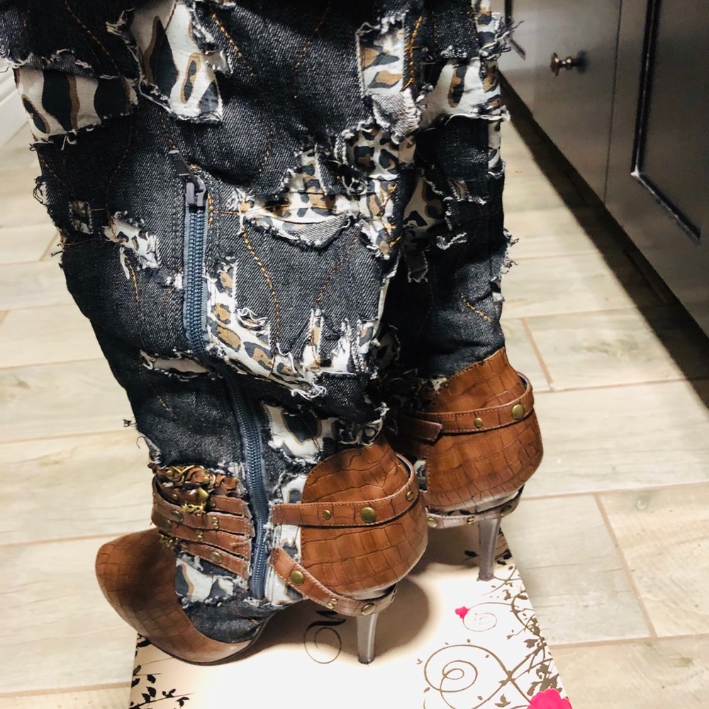 Boots - Picture 4 of 4